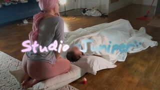Studio Juniper In Tight Jeans Giving Her Fan Sensual Shoulder Massage Onlyfans Leaked Video