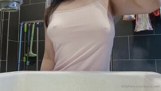 Acacia_wen Taking Off Her Top To Show Boobs While Brushing Teeth Onlyfans Leaked Video