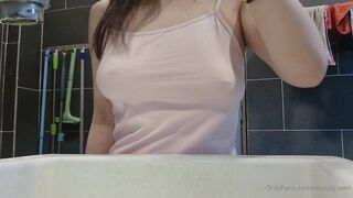 Acacia_wen Taking Off Her Top To Show Boobs While Brushing Teeth Onlyfans Leaked Video