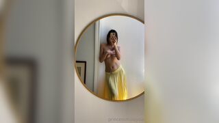 Princessmalaysia Quick Mirror Selfie Naked Top Onlyfans Leaked Video