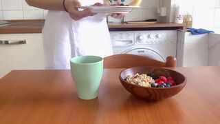 Thejessiejiang Cutie Fully Naked Wearing Only Apron Making Her Breakfast Asian Leaked Video