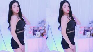 Bomi (Girl Crush) Dancing Crusher Shaking Boobs And Twerking Booty Live Stream Videos Leaked