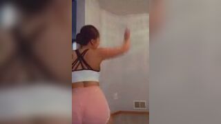 Amazing Asian Chick Big Booty Twerks On Cam Video