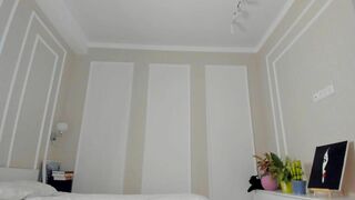 Sexy Asian Showing her Curvy Booty Cheeks And Pussy On Cam Video