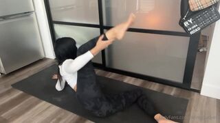 Daintybabyelle Asian Babe Shows Her Booty While Working Out Yoga Onlyfans Video