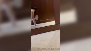 Bapebaee Asian Showing Tight Ass While Slapping it Onlyfans Video