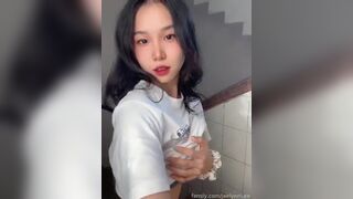 Jaelynnlee Hot Pretty Asian Showing her Sexy Boobs On cam Video