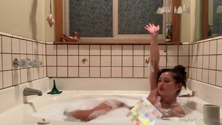Livbad Asian Babe Exposing her Nude Hot Body On Bathtub Onlyfans Video