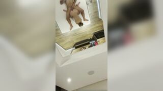 Loira Gostosa Sexy Curvy Booty Blondie Bouncing On His Cock on the Bed Video