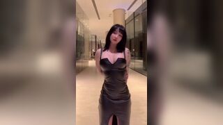 Hitomi Songyuxin Fit Asian Beauty With Sexy Body Showing Herself On Cam Video