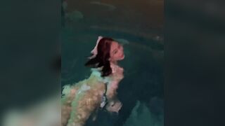 Ozarayau Sexy Asian Showing her Booty While Swimming On Pool Video