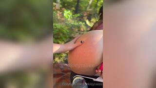 Oakleyraeee Puts A Vibrator Inside Shaved Cunt Outdoor Onlyfans Video