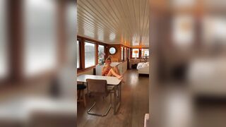 Hot Chick Exposing her Booty Video