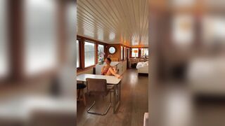 Hot Chick Exposing her Booty Video