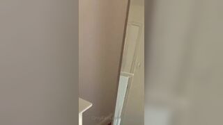 Miriamdv Sexy TeenExposing Her Boobs On mirror Onlyfans Video