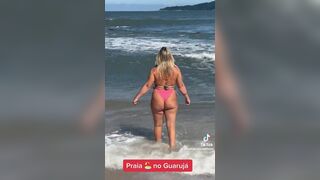 LoiraPraiana Busty Milf Having Fun On The Beach Tiktok Video