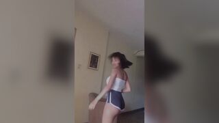 llaarix Teen Dancing Off Video