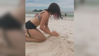Pamiiel Sexy Asian Beauty Playing In the Beach Video