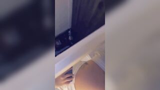 Cute Babe Shaking Her Booty and Showing it on Mirror Leaked Video