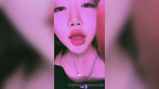 Shaixbibi Hot Babe With Sexy Lips Showing Off on Cam Onlyfans Video