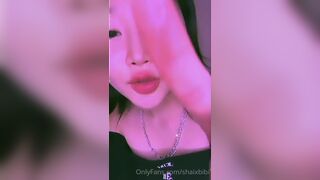 Shaixbibi Hot Babe With Sexy Lips Showing Off on Cam Onlyfans Video