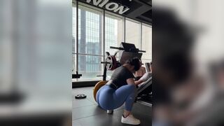 Pretty Big Booty Babe Working Out In a Gym Video