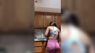 Calla Giang Asian Muscle Mommy with Big Booty Shows Off In Cam With Tight Pants Video