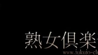 Asian Milf Gets Fingered Before Stretches Her Pussy Video