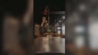 Athenanavyxx Sexy Asian Girl Doing a Hot Pole Dance onlyfans Video
