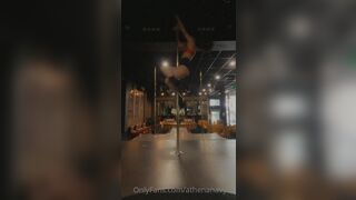 Athenanavyxx Sexy Asian Girl Doing a Hot Pole Dance onlyfans Video