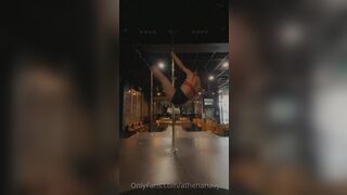 Athenanavyxx Sexy Asian Girl Doing a Hot Pole Dance onlyfans Video