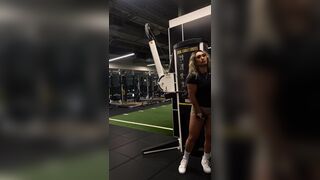 Sexy Fat Ass Asian Fitness Milf Doing Workout Video