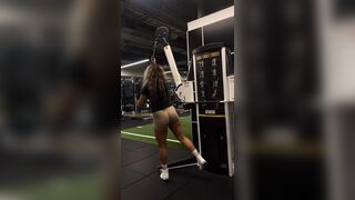 Sexy Fat Ass Asian Fitness Milf Doing Workout Video