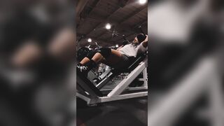 Curvy Fat Ass Milf Doing Squats Video