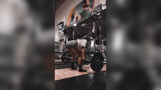 Curvy Fat Ass Milf Doing Squats Video