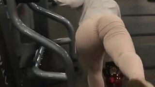 Thick Booty Babe Working Out In Gym Video