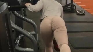 Thick Booty Babe Working Out In Gym Video
