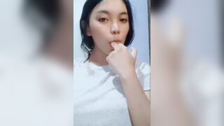 Pretty Asian teen Showing Her Juicy Boobs Teasing Video