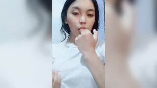 Pretty Asian teen Showing Her Juicy Boobs Teasing Video