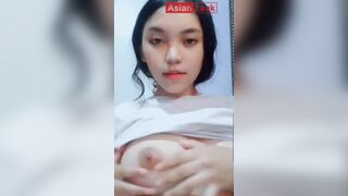 Pretty Asian teen Showing Her Juicy Boobs Teasing Video