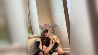 Pretty Young Teen Rubbing Pussy On Cam Video