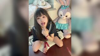 Lusty Asian Teen Wants Cum On her Face Video