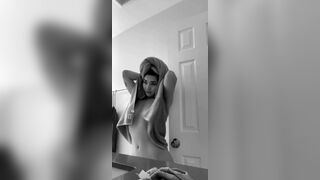 Asian Beauty With Juicy Bouncing Tits Dancing Naked Video