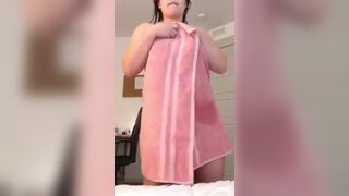 Asian Milf Takes Off Her Towel To Show Sexy Naked Body Video