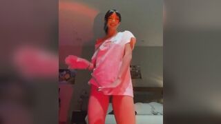 Sexy Asian Model Shaking Ass On Cam In Tiny Shorts Video