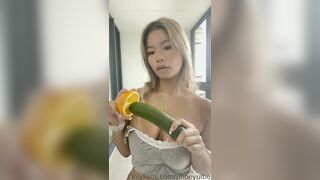 Phoeyuibe Asian Sucking a Cucumber Onlyfans VIdeo