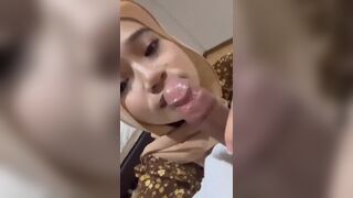 Asian Girl Sucking Cock Gently Leaked Video