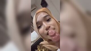 Asian Girl Sucking Cock Gently Leaked Video