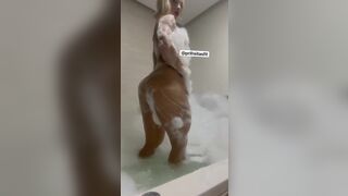 Priscila Freitas Rubbing Off Her Fit Body With Soap Video