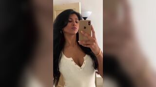 Hot Babe With Tight Sexy Boobs Mirror Video